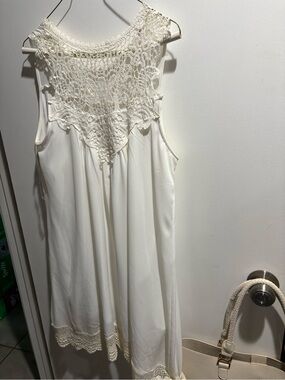 Women’s Sleeveless Crochet Yoke Tank Top - Cream